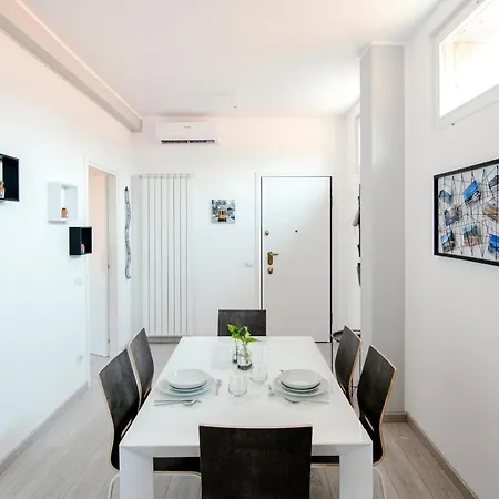 Bright - The House Of Travelers *