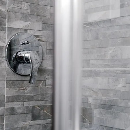 Bright - The House Of Travelers * Como