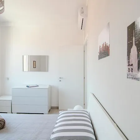 Bright - The House Of Travelers *