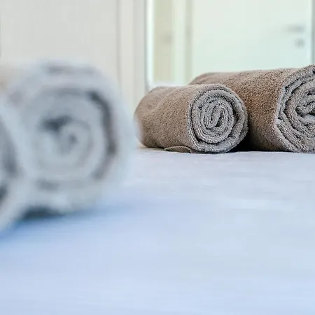 Bright - The House Of Travelers Como